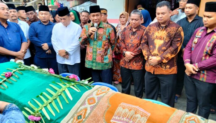 Kades Sei Rotan Tutup Usia, Bupati Takziah