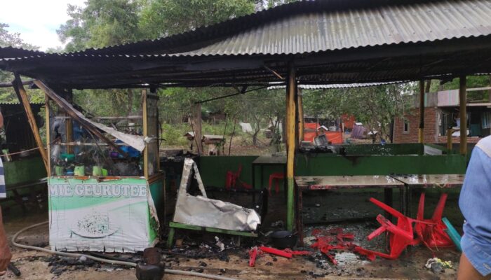 Warung Mie Terbakar Di Blang Bintang