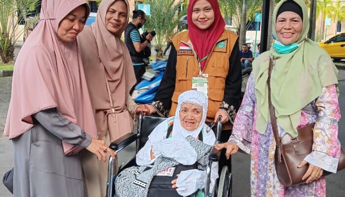 Calhaj Lansia Batahan Sangat Bersemangat