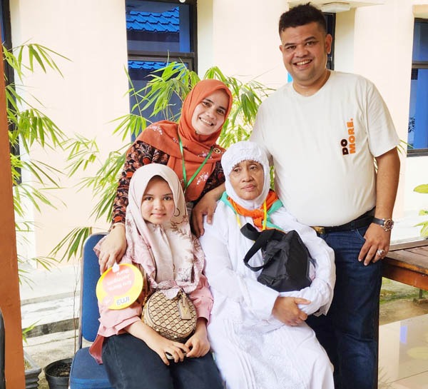 Kadis Pendidikan Madina Dollar Lepas Ibunda Tunaikan Ibadah Haji