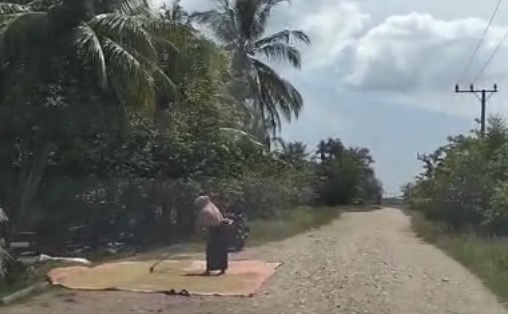 7 Km Jalan Sentra Pertanian Lhoksukon Sulit Dilalui