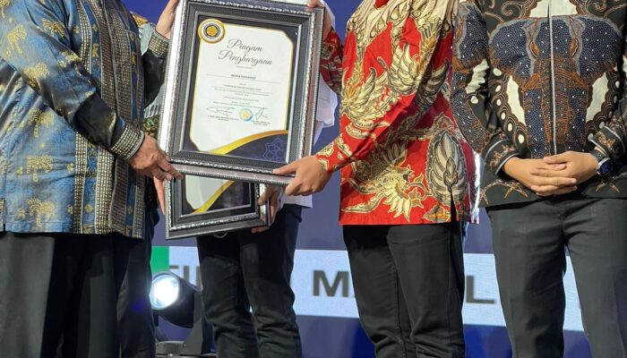 Dianggap Sebagai Tokoh Muda Inspiratif, Mora Harahap Terima ICMI Muda Award 2023