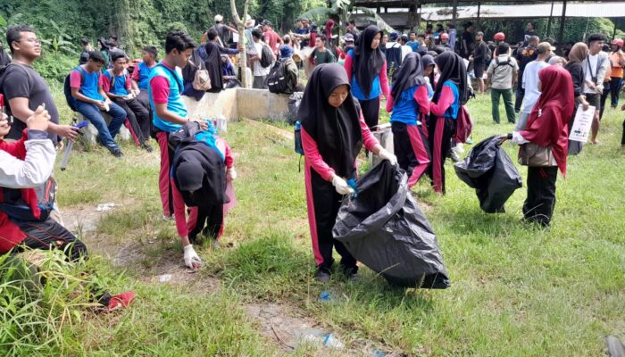 SMP Negeri 24 Medan Ikuti Aksi Bersih Sungai Deli