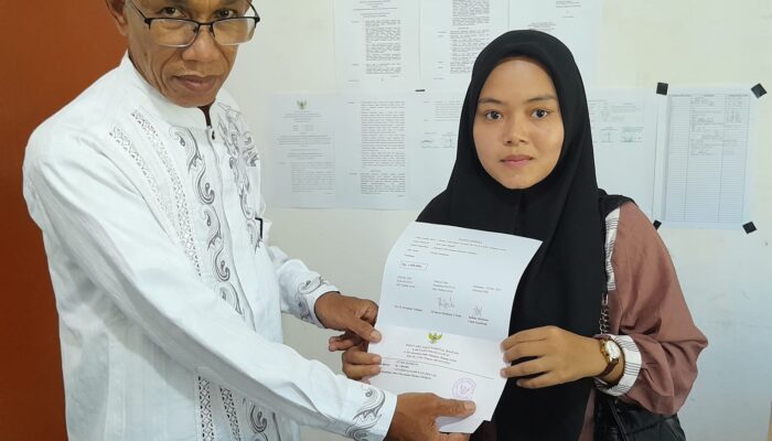 Baznas Palas Salurkan Zakat Gharimin Kepada Mahasiswi Kurang Mampu