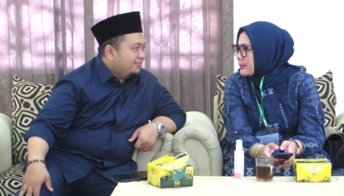 Bupati Dolly Dan Ketua PKK Sambut Jamaah Tapsel Di Asrama Haji Medan