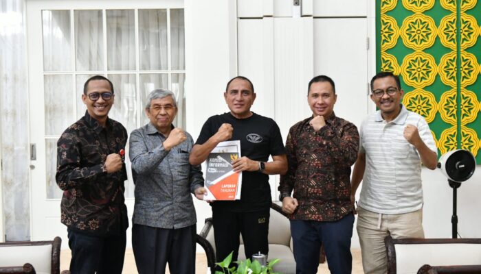 Gubsu Terima Lapkin KI Sumut Tahun 2022Edy : Jaga Kekompakan Dan Tetap Solid