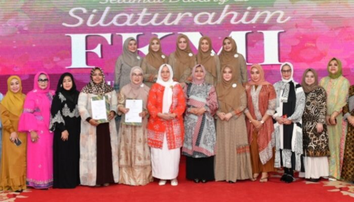 Pelantikan Pengurus FKMI Periode 2023-2026 Dan Penyerahan Sertifikat Halal