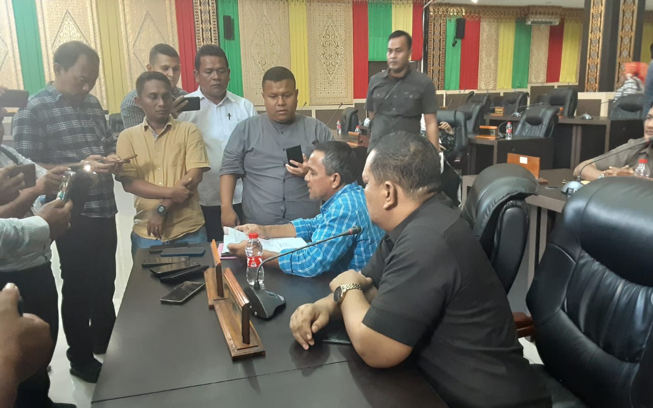 Piring Pecah Warnai Persiapan RDP DPRK Agara