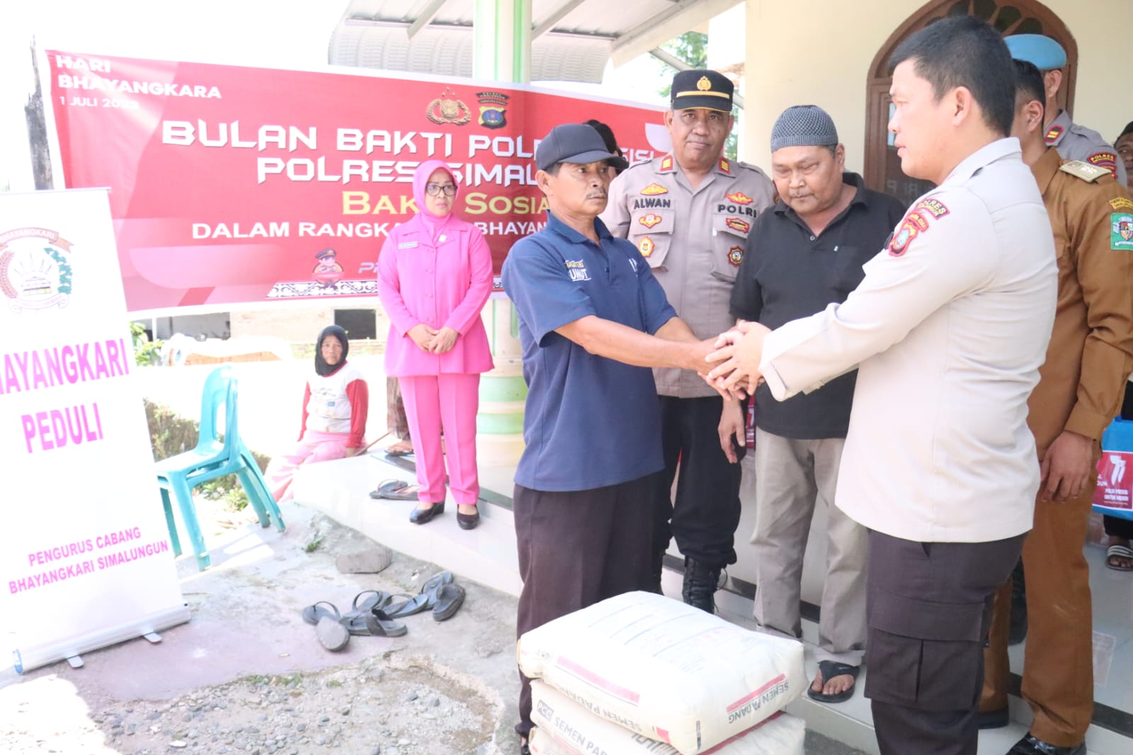 Polres Simalungun Bantu Masjid Tertua Di Raya