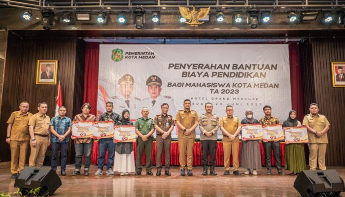 125 Mahasiswa Penerima Bantuan Biaya Pendidikan Terharu, Terima Kasih Pak Bobby, Kami Sangat Terbantu