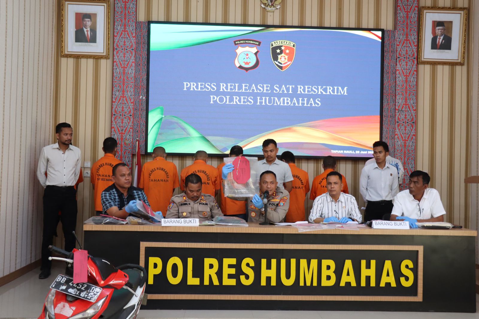Kapolres Humbahas Paparkan  Penanganan Sejumlah Kasus