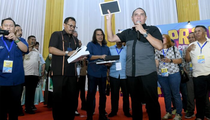 Gubsu Bantu Peralatan Kerja Wartawan Pemprovsu