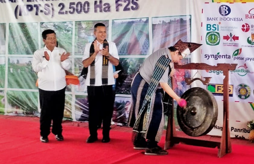 Menko Perekonomian Minta Bupati Bantu Petani Milenial