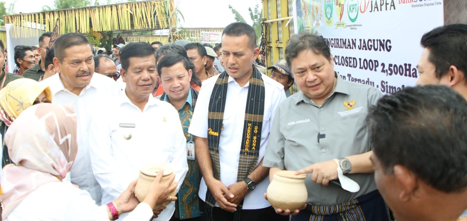 Menko Perekonomian Minta Bupati Bantu Petani Milenial
