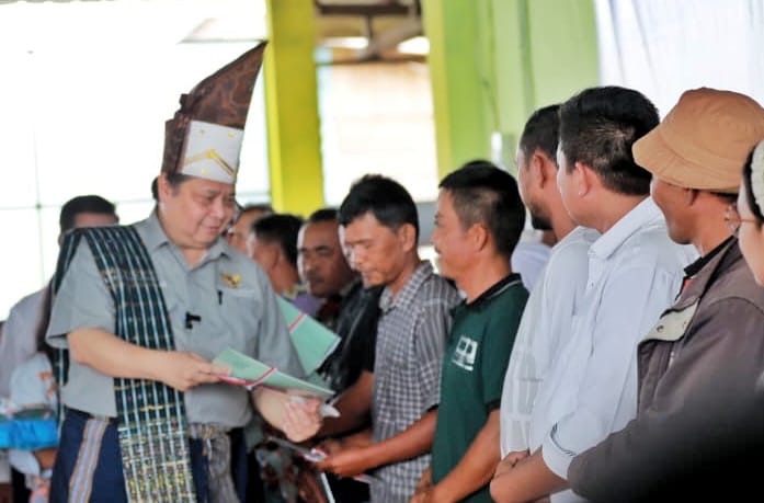 Menko Perekonomian Minta Bupati Bantu Petani Milenial