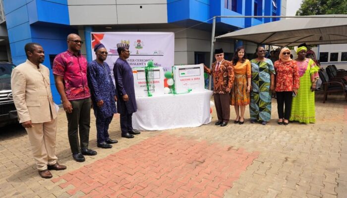 Bio Farma dan Pemerintah Indonesia Serah Terimakan Hibah Vaksin Pentavalen ke Nigeria