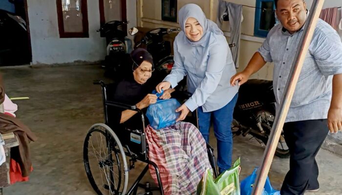 Nek Salamah, Korban Konflik Di Rumoh Geudong Terima Kursi Roda