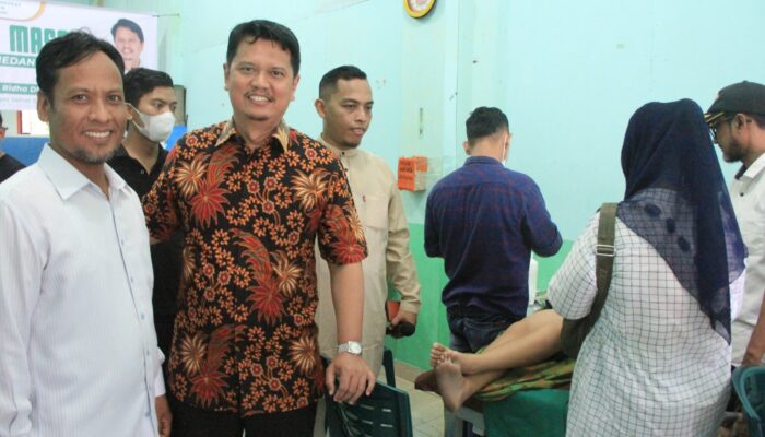 Gadget Sehat Prof.Ridha Dharmajaya Dan Masyarakat Madani Medan Adakan Khitanan Massal