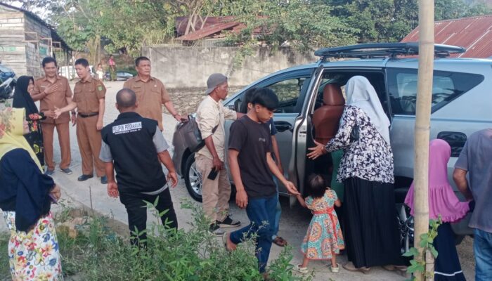 Penderita Katarak Sekeluarga Ke RSUP Adam Malik Medan