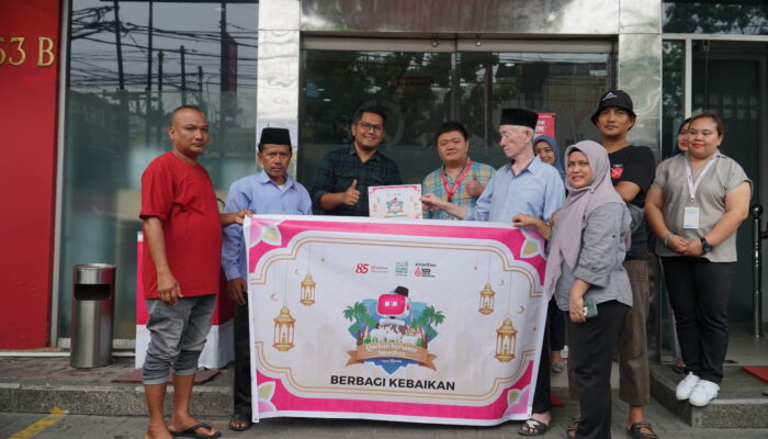 Idul Adha 1444 H, Smartfren Serahkan Hewan Kurban Untuk Warga Sekitar