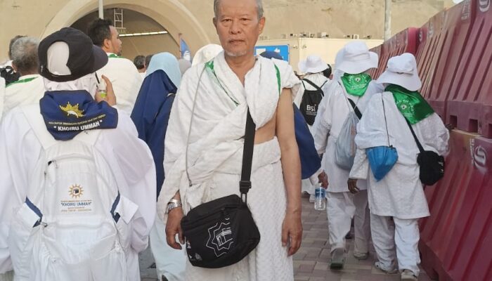 Jamaah Tetap Semangat Berjalan Kaki Untuk Melontar