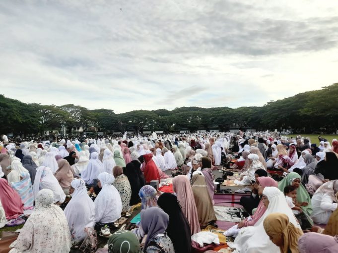 Ribuan Jamaah Shalat Iduladha Padati Lapangan Blang Padang