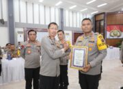 Kapolres Labuhanbatu Terima Penghargaan Pengelola Berita Online Terbanyak Dari Kapoldasu