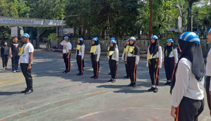 Kepala SMA Harapan Medan Kukuhkan Paskibra Angkat 1 Dan 2