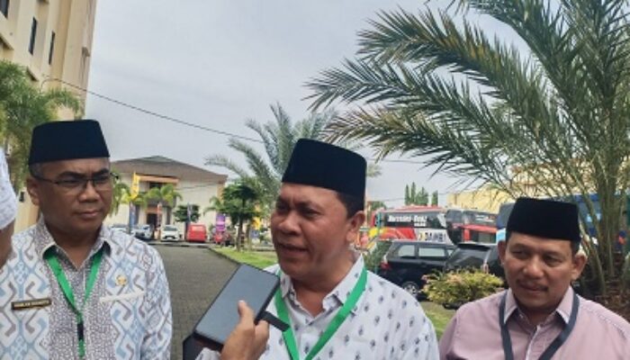 Jamaah Tunda Kloter 8 Ikut Serta Diberangkatkan Bersama Kloter 10