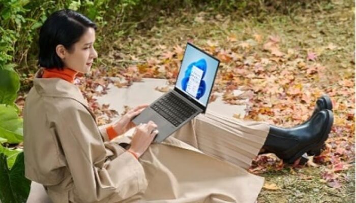 Zenbook S 13 OLED, Laptop Ultraportabel OLED Paling Tipis dan Ringan