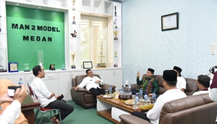 Kunjungi MAN 2 Model Medan, Rajudin Sagala Minta Pemerintah Perhatikan Guru Sekolah Berbasis Agama