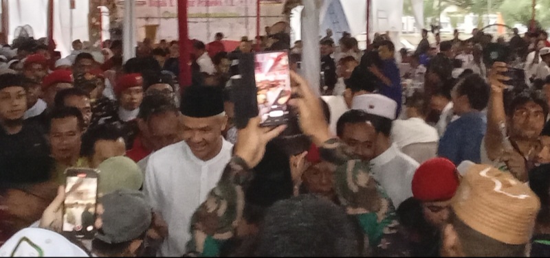 Kunjungi Pesantren Al Kautsar Medan, Ganjar Pranowo Disambut Tortor Anakhonki Do Hamoraon di Au