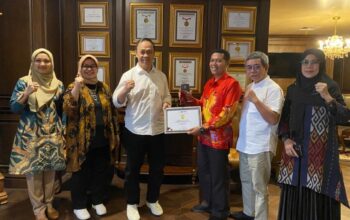 Kota Jayapura Raih Penghargaan Top 10 Nilai Loyal dalam BerAKHLAK dari ESQ Ary Ginanjar