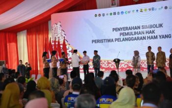 Kemendikbudristek Serahkan Beasiswa Pendidikan kepada Anak Korban Pelanggaran HAM Berat di Aceh