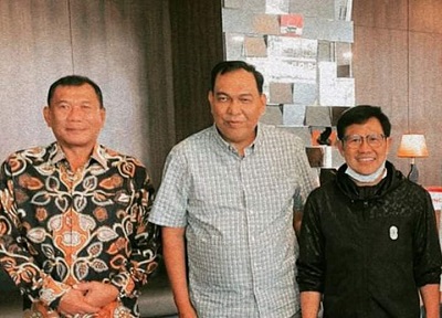 ANGGOTA DPRD Sumut dari Partai Gerindra Dapil III Deli Serdang, HM Subandi (tengah) berfoto bersama H Ashari Tambunan, yang juga penggurus DPW PKB Sumut (kiri) dan Ketua Umum DPP PKB yang juga wakil Ketua DPR RI, H Muhaimin Iskandar (Cak Imin) kanan). Waspada/Ist