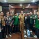 WAKIL Wali Kota Medan H Aulia Rahman berfoto usai menerima perwakilan dari mahasiswa yang tergabung dalam Aliansi Mahasiswa Medan di Balai Kota, Senin (19/6). Waspada/Ist