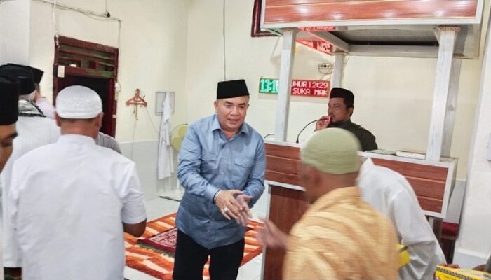Salim Fakhry Anggota DPR RI Shalat Jumat Di Masjid Istiqomah Agara