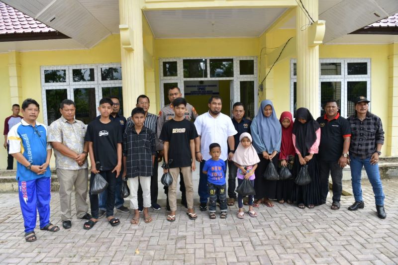 PWI Dan Forkopimda Aceh Besar Bagikan Daging Meugang Untuk Anak Yatim