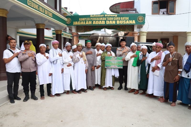 Kapoldasu Sumbang Hewan Qurban Untuk Persulukan Serambi Babussalam Kapoldasu Sumbang Hewan Qurban Untuk Persulukan Serambi Babussalam
