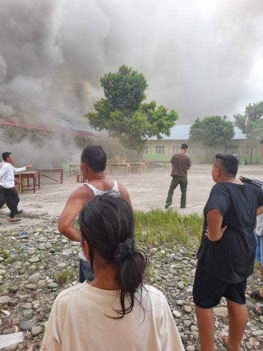 Lima Ruangan SD Dan Tiga Rumah Hangus Terbakar Di Agara Lima Ruangan SD Dan Tiga Rumah Hangus Terbakar Di Agara