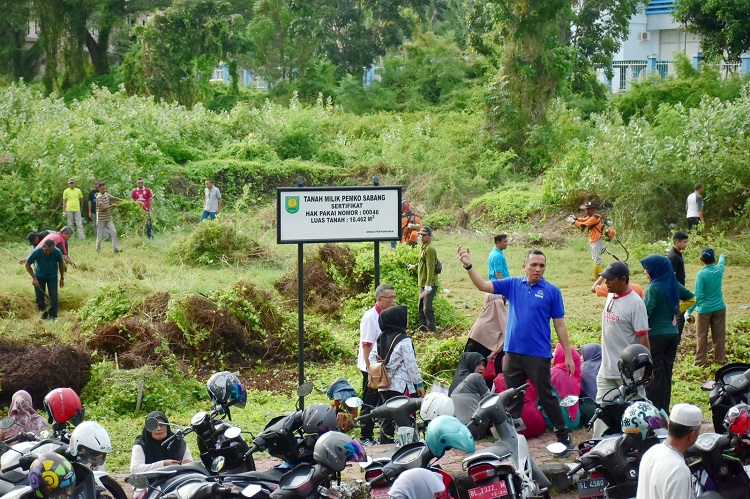 ASN Pemko Sabang Gotong Royong Bersihkan Lingkungan ASN Pemko Sabang Gotong Royong Bersihkan Lingkungan