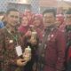 Pj Bupati Agara, Drs Syakir, M.Si bersama Mentan RI Sahrul Yasin Limpo foto bersama saat Pekan Nasional Tani Nelayan XVI. Waspada/Ist