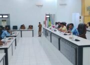 Rapat lintas komisi DPRD Madina di gedung wakil rakyat membahas tuntutan masyarakat Singkuang 1, Senin (12/6) sore. Waspada/Irham Hagabean Nasution