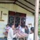 Personel Polres melalui Bhabinkamtibmas melakukan sosialisasi door to door. Waspada/Ist