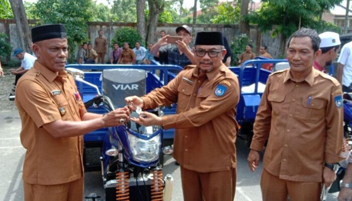 Pemko Langsa Serahkan 27 Betor Sampah Ke Gampong Dan Dayah