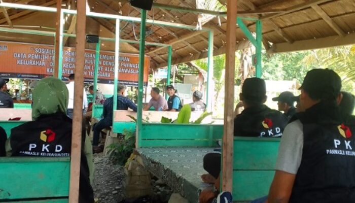 Anggota Panwaslu Desa Dibekali Ilmu Materi Pengawasan