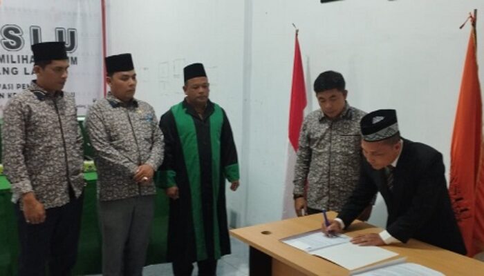 Rahman Daulay Dilantik PAW Bawaslu Padanglawas