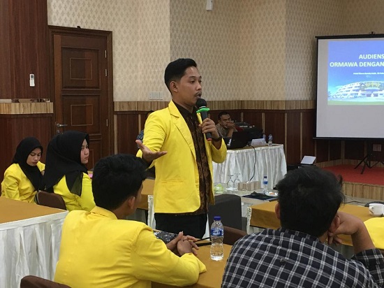 Presiden Mahasiswa UTU Wahyu Nurdin menyampaikan pemikirannya di suatu acara di Aceh belum lama ini. Waspada/Dok