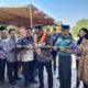 KACABDIS Pendidikan Wilayah 1 Sumatera Utara Agust Sinaga, SPd, S.ST,MAP didampingi Kepala SMA Negeri 1 Tanjungmorawa Makmur Sitompul, SPd, MSi, dan lainnya menggunting pita pada peresmian Panen Karya di halaman SMA Negeri 1 Tanjungmorawa, Kamis (15/6).- (Waspada/Khairul K Siregar/B)