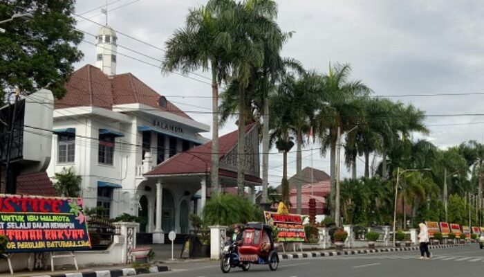Papan Bunga Ramaikan Depan Balai Kota Dan DPRD P.Siantar